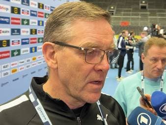 Tom Kiesler verpasste das Halbfinale der Handball-EM aufgrund einer Erkrankung. Die Entscheidung, ob er für das Endspiel fit wird, steht noch aus. 