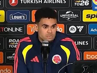 Kolumbiens Luis Diaz verlor mit seiner Nationalmannschaft beide Testspiele gegen Kroatien und Frankreich. Der Flügelspieler vom FC Bayern analysiert die Partien und hebt die Qualität der Top-Gegner hervor.