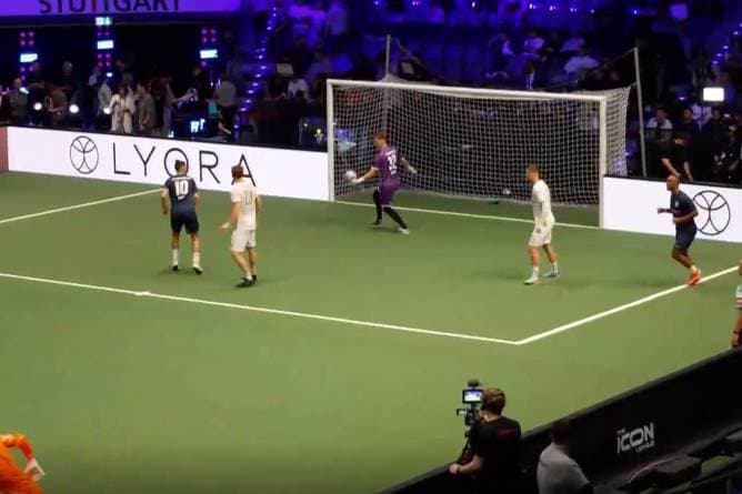 Krasses Torwarttor – dann verhöhnt er den Gegner