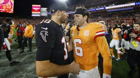 Baker Mayfield (r.) und Kirk Cousins nach dem Spiel
