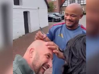 Dieser Bayern-Fan hat eine ganz besondere Idee. Das Autogramm von Vincent Kompany gibt es nämlich nicht auf Papier, sondern direkt auf die Glatze.