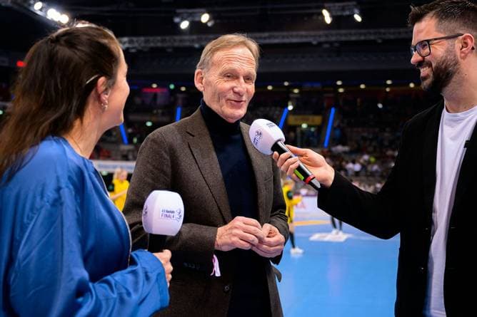 Watzke feiert BVB-Handballerinnen nach Pokaltriumph