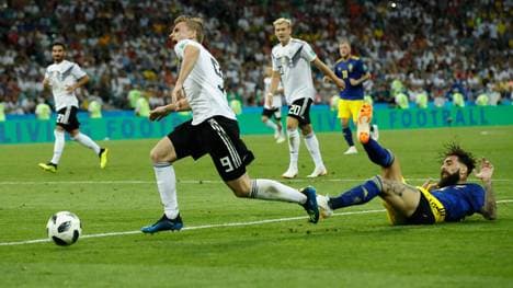 Jimmy Durmaz (r.) fällt Timo Werner vor Kroos' Siegtor