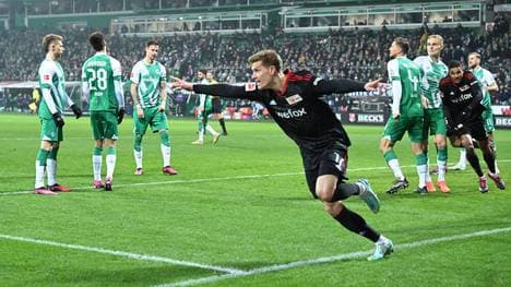 Kevin Behrens (M.) stürzte Werder Bremen in die Krise