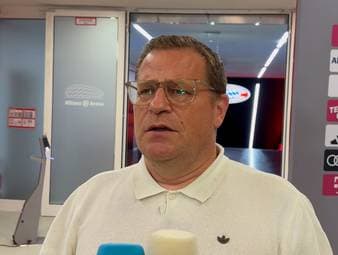 Jamal Musiala trifft für den FC Bayern, kippt aber wenige Augenblicke später auf dem Platz um. Jetzt äußert sich auch Sportvorstand Max Eberl zu dem Vorfall und gibt Entwarnung. 
