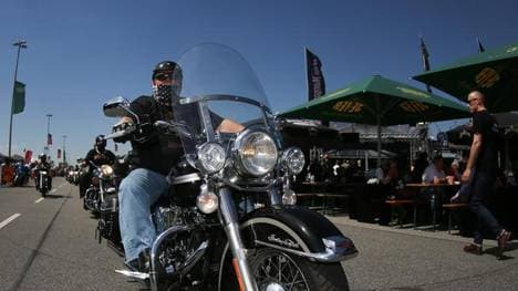 Ohne Schutzhose im Unfall - Wer haftet?