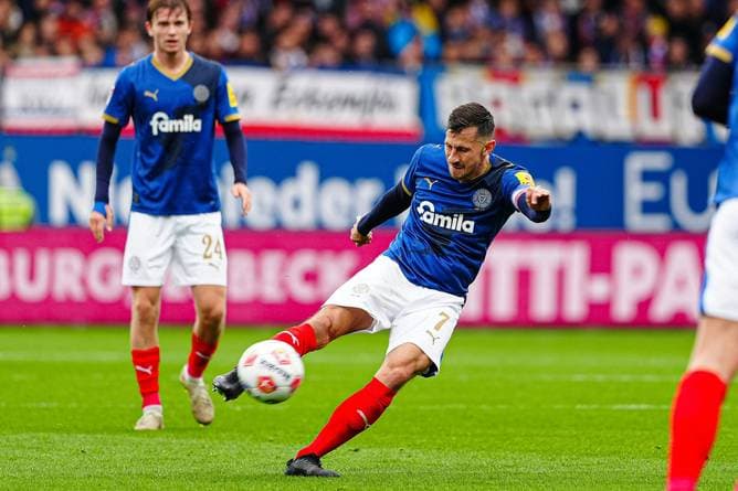 Kapitän verlängert in Kiel