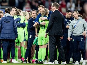 Wolfsburgs Alexandra Popp bekam großes Lob für ihren unermüdlichen Einsatz beim 3:2-Sieg gegen Arsenal im UWCL-Halbfinal-Rückspiel. Trainer Tommy Stroot findet, dass sie eine besondere Gabe hat.