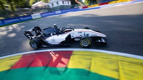 Lirim Zendeli fährt von der Pole Position zum Sieg