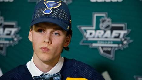 Dominik Bokk wechselt von den St. Louis Blues zu den Carolina Hurricanes
