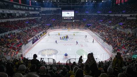 Über 13.000 Fans sahen das Derby zwischen Düsseldorf und Krefeld