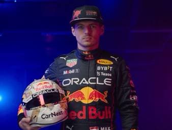 Max Verstappen hat bekanntgegeben, auch 2026 für Red Bull zu fahren. Formel1-Legenden wie Damon Hill und Mario Andretti analysieren das Phänomen und sind sich einig: Der Niederländer ist einzigartig.