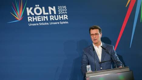 Hendrik Wüst spricht am Wahlabend in Köln