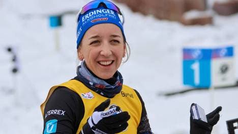 Die deutsche Biathletin Franziska Preuß führt den Gesamtweltcup an
