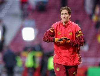 Ann-Katrin Berger will noch mit Bundestrainer Christian Wück sprechen, eine Entscheidung soll zeitnah fallen.