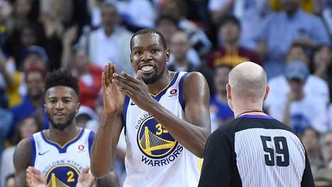 Kevin Durant (M.) erzielt seinen 20.000 Punkt in der NBA