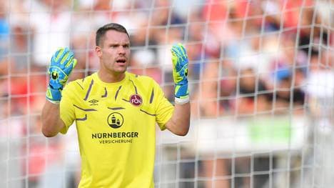 Christian Mathenia sah beim ersten Gegentor nicht gut aus