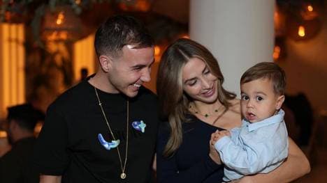 Mario Götze (l.) hat seit 2020 einen Sohn