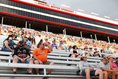 Trotz Corona! Tausende Zuschauer bei NASCAR-Rennen