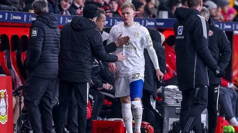 Jonathan Burkardt mit bandagiertem Oberschenkel