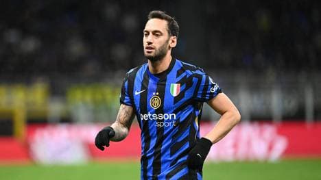 Hakan Calhanoglu im Inter-Dress