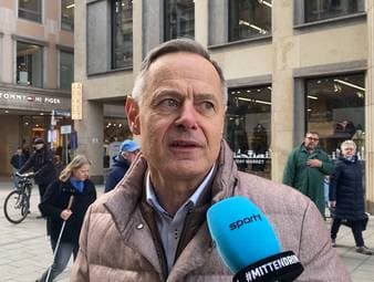 Passanten sprechen über die aktuelle Situation des DFB-Teams und schätzen die Chancen für einen WM-Titel ein.