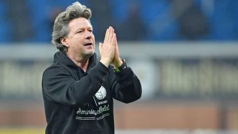 Die Arminia-Fans stützten Trainer Jeff Saibene trotz des achten sieglosen Spiels in Serie mit Sprechchören