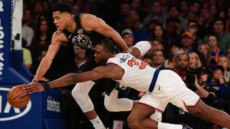 Giannis Antetokounmpo (l.) hat mit den Milwaukee Bucks eine knappe Niederlage hinnehmen müssen