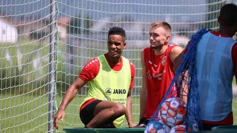 Daniel Didavi (l.) spielt mit Sasa Kalajdzic beim VfB Stuttgart