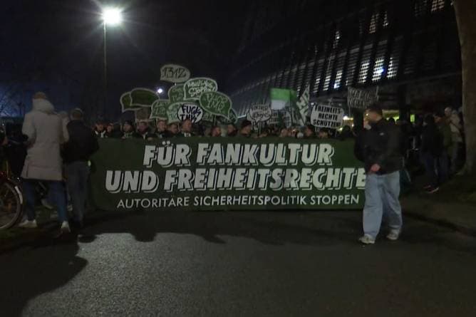 Fan-Demo: Werder-Ultras setzen deutliches Zeichen