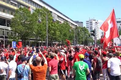 Inklusive Xhaka-Plakat! Schweizer Party in Berlin