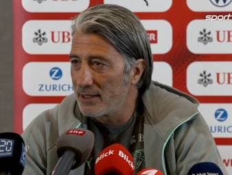 Nach dem Platzverweis für Breel Embolo gegen Argentinien übt Murat Yakin deutliche Kritik am Schiedsrichter und dem VAR.