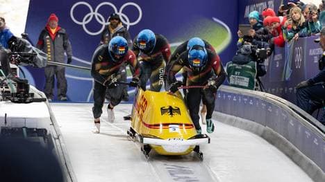 Im Bobsport können die deutschen Vierer-Teams heute gleich dreimal Edelmetall gewinnen
