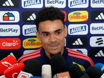 Luis Díaz wird zum ersten Mal an einer Fußball-Weltmeisterschaft teilnehmen. Der Bayern-Star fiebert seinem WM-Debüt mit Kolumbien entgegen - und schwärmt von seiner Saison mit den Münchnern.