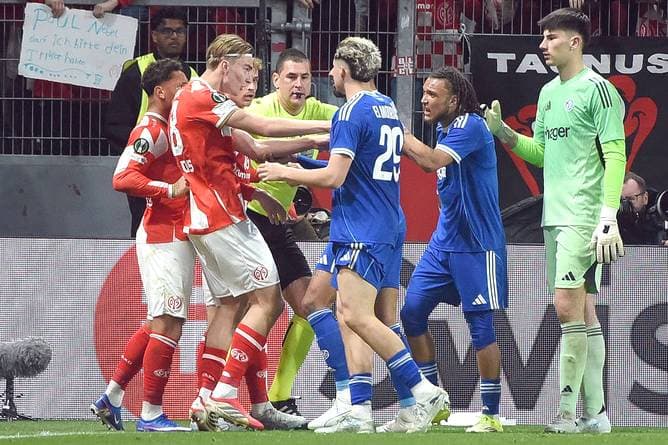 Traumtor-Abend endet mit Zoff