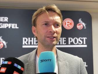 Leverkusens Sportdirektor Simon Rolfes reagiert auf die Kritik an seinem Ex-Spieler Florian Wirtz, der beim FC Liverpool eine schwierige erste Saison hinter sich hat.
