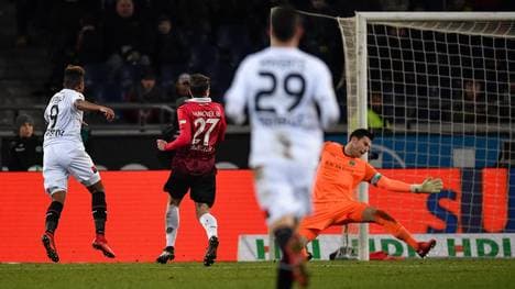 Leon Bailey erzielte seine Saisontore fünf und sechs für Bayer Leverkusen