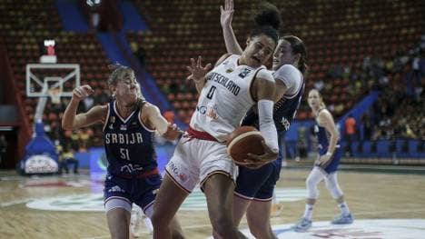 Satou Sabally (M.) bleibt in den USA