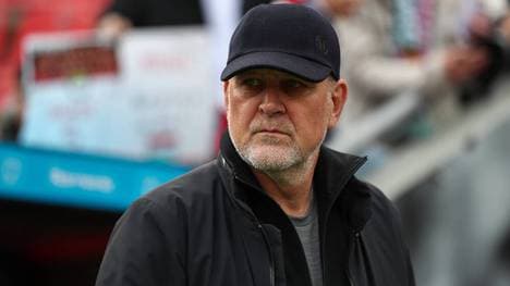 Jörg Schmadtke ärgert sich über den VfB Stuttgart