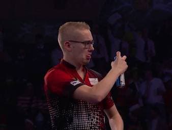 Besuche der Ally-Pally-Wespe, Ausraster, lustige Interview-Situationen und ungewöhnliche Checkout-Wege – die Darts-WM hatte wieder einiges zu bieten. SPORT1 präsentiert die kuriosesten Momente der Weltmeisterschaft 2026.