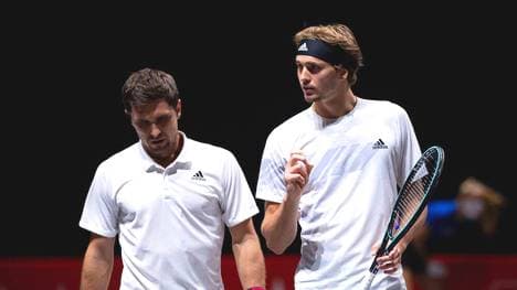 Mischa Zverev (l.) zitterte mit seinem Bruder Alexander mit