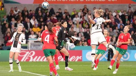 Alexandra Popp köpft gegen Marokko zur frühen Führung ein