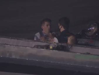 Spektakuläre Szenen am Kentucky Speedway!  Die NASCAR-Piloten Harrison Burton und Noah Gragson sind sich nach dem Rennen so gar nicht grün und prügeln sich.