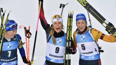 Franziska Preuß (r.) wurde im abschließenden Massenstart starke Dritte