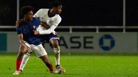 Rayane Messi (l.) sorgt für Aufsehen in Frankreich