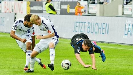 Kim Falkenberg (r.) ist mit dem SC Paderborn aus der 3. Liga abgestiegen