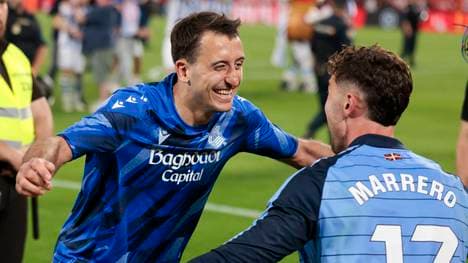 Mikel Oyarzabal (l.) baute seine irre Tor-Serie in Endspielen aus