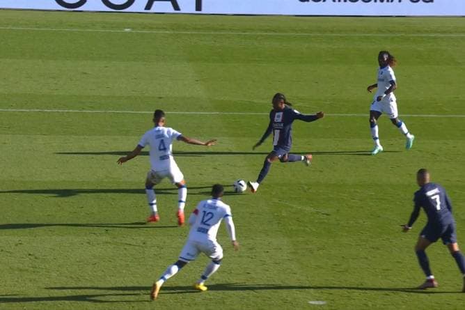 Torshow von PSG: Bayern-Flop trifft mit Hilfe des Pfostens