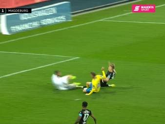 Kuriose Schiedsrichterentscheidung von Daniel Siebert in der Drittligapartie zwischen Eintracht Braunschweig und dem 1. FC Magdeburg.