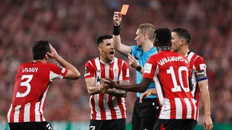 Die nächste Rote Karte spielte ManUnited in die Karten